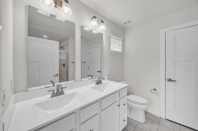 Building Photo - Beautiful 3BR / 2BA Craftsman-Style Home in Durbin Oaks in Fountain Inn $1995/mo***