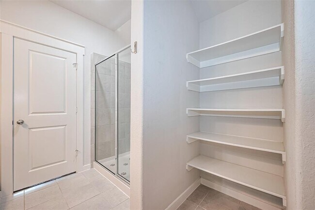 Building Photo - 16342 Rockdale Landing Dr