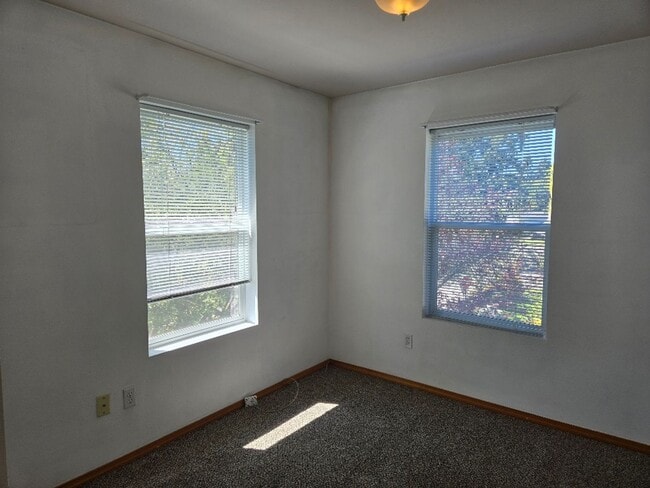 Building Photo - 26408 Granny Smith Ln NE