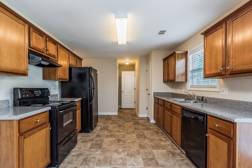 Building Photo - 5792 Castlebrook Dr