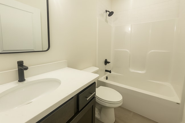 Building Photo - 1638/40 Hickory Creek