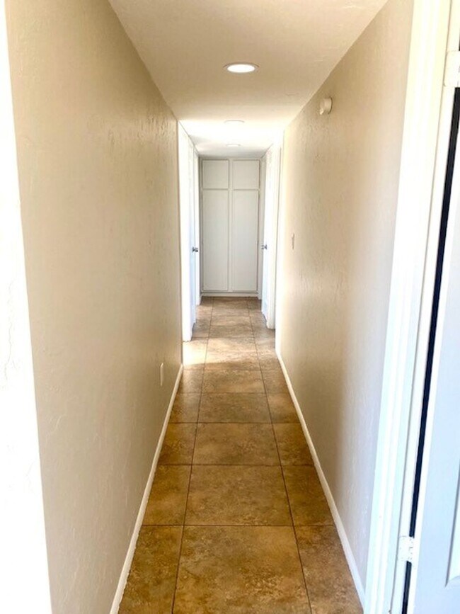 Building Photo - Great 4 Bedroom Home, Location, location!