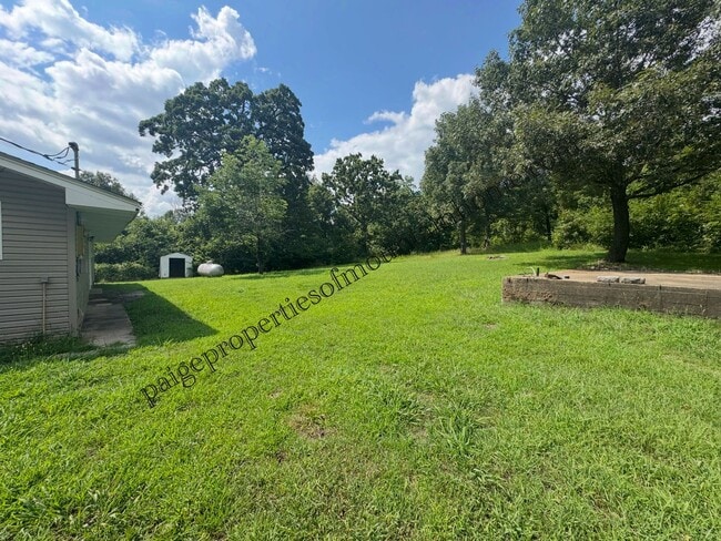 Building Photo - Country Home in Midway