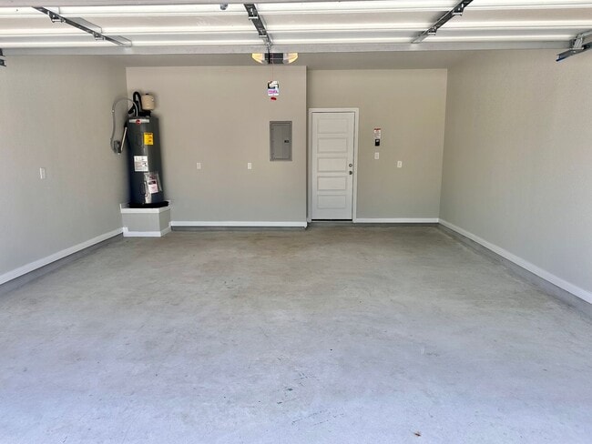 Building Photo - 113 Schrader Dr
