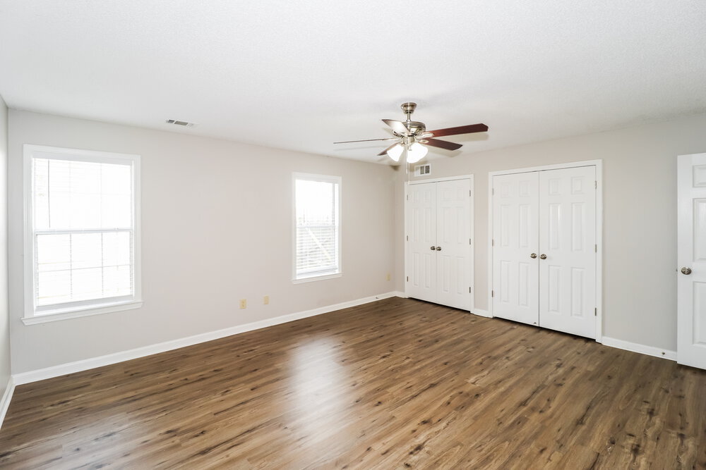 Building Photo - 6752 Oakmoor Cir S