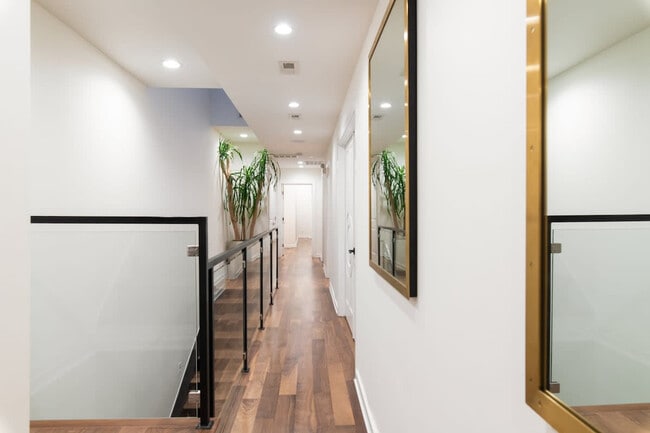 Building Photo - 22 E Elm St