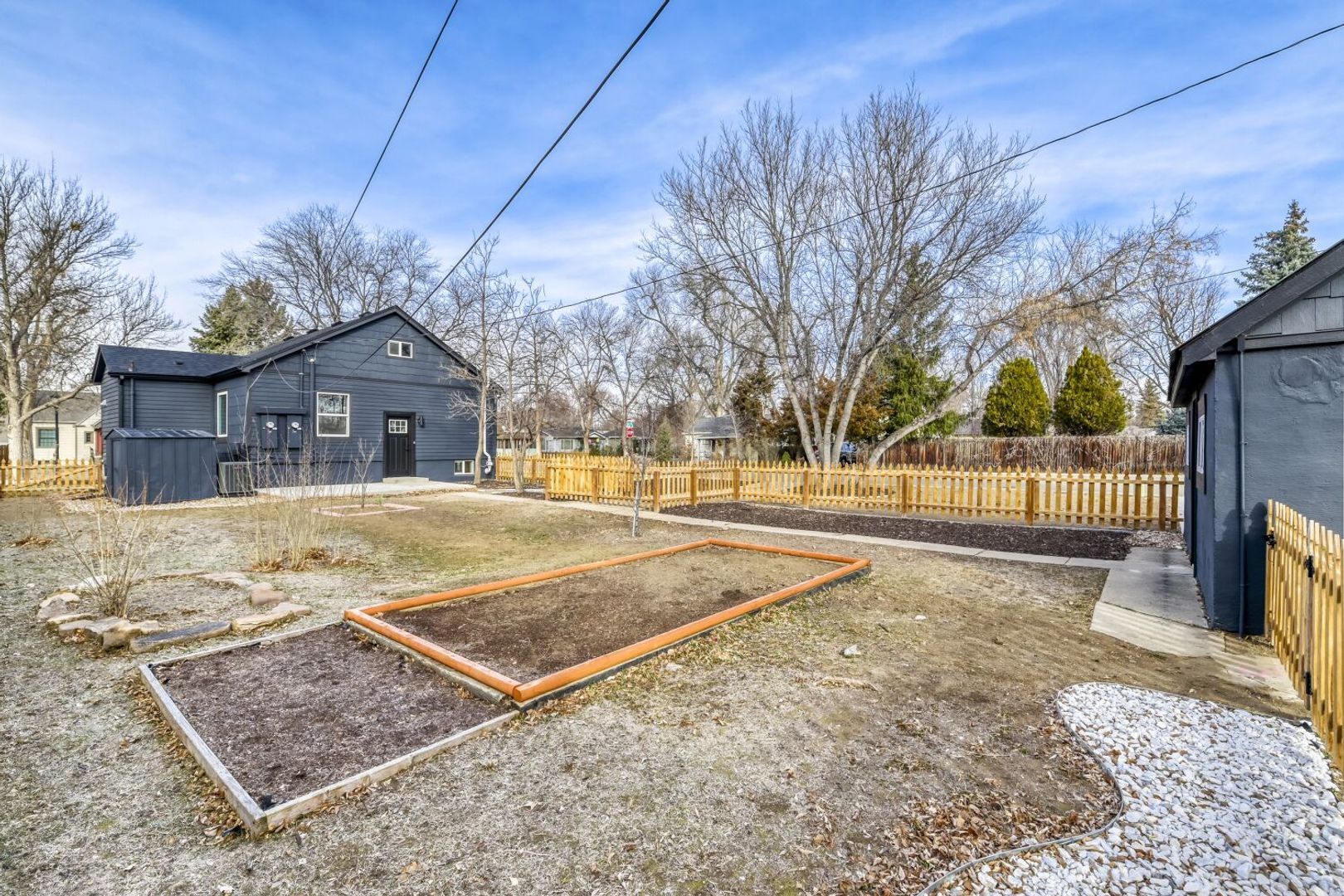 Building Photo - 946 Pratt St