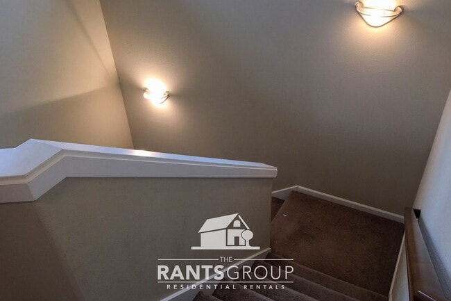Building Photo - Spacious 4-Bedroom Craftsman Home in Lacey!