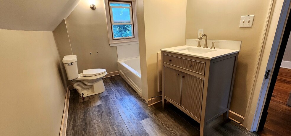 Bathroom - 5537 Whiteford Rd