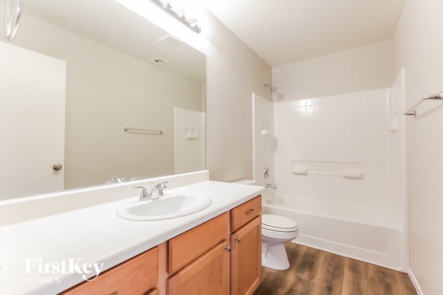 Building Photo - 7440 Margollini St