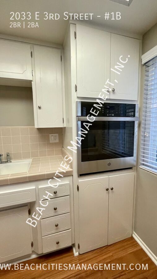 Building Photo - 2033 E 3rd St