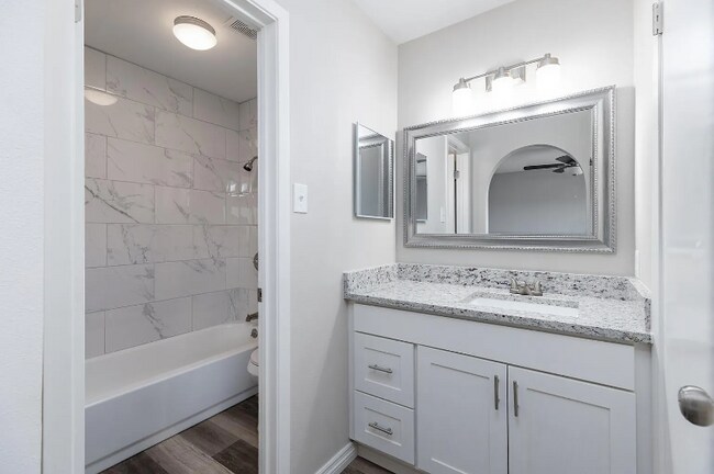 Building Photo - 178 Oakside