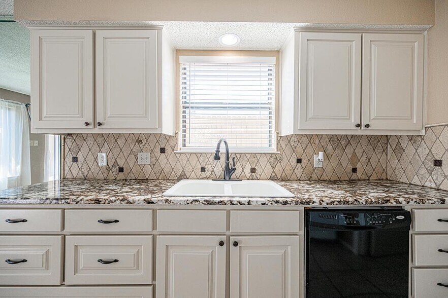 Building Photo - 105 Quail Run