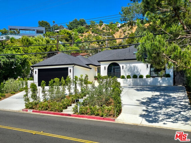 Building Photo - 2288 Coldwater Canyon Dr