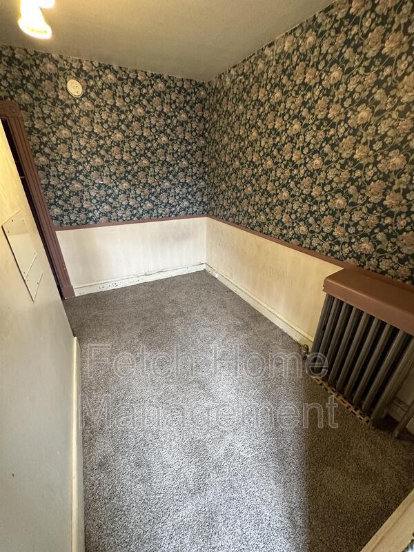 Building Photo - 911 E King St