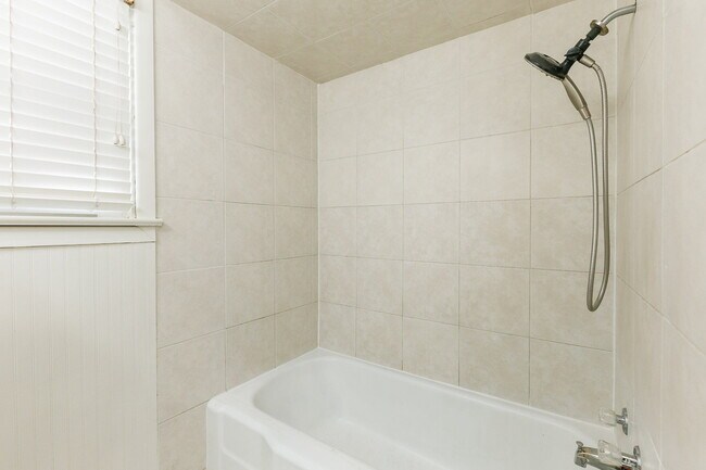 Building Photo - 4 Bedroom in Tech Terrace