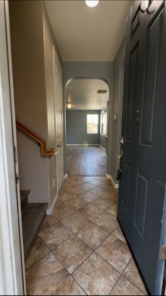 Entry hallway - 8842 Adur Rd