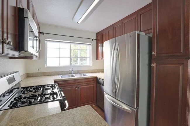 Building Photo - 5515 Canoga Ave