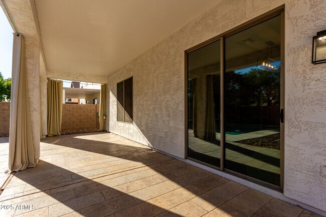 Building Photo - 1091 E Magnum Rd