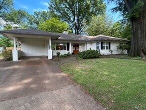 Building Photo - Great Location! Completely Renovated! Huge Backyard! Pets welcome, fees apply.