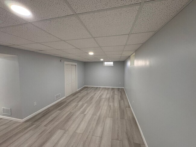 Building Photo - AVAILABLE NOW! Gorgeous, Newly Renovated 5 Bedroom, 2 Bathroom Single Family Home w/Huge Fenced I...