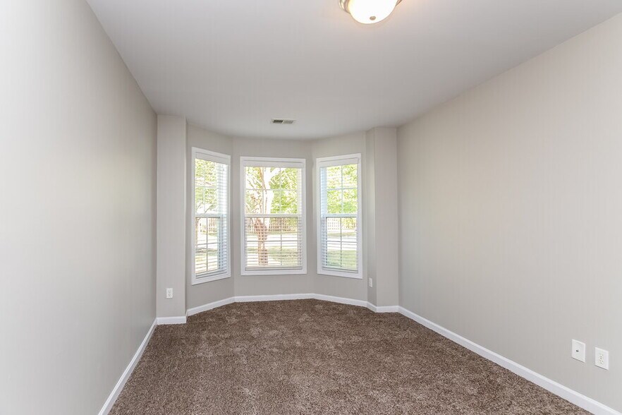 Building Photo - 172 Lantana Dr