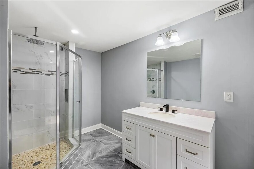 Building Photo - 555 N 68th Ave