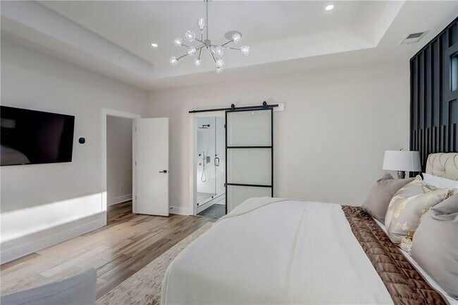 Building Photo - 2014 Cambridge Ave