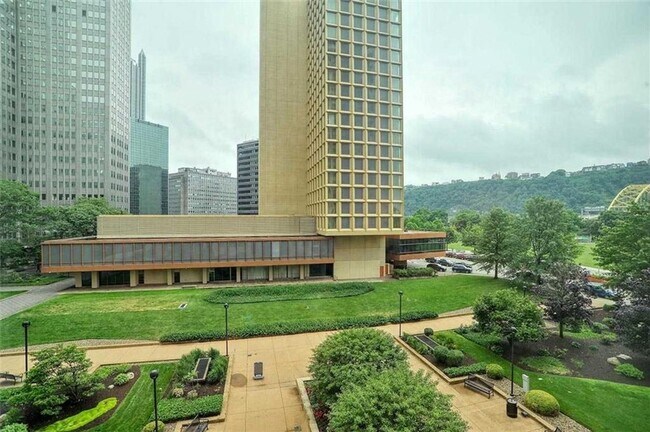 Building Photo - 320 Fort Duquesne Blvd