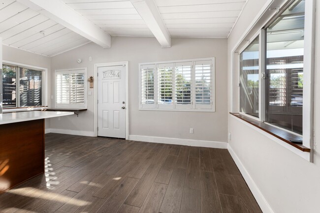 Building Photo - CHARMING 1/1 HOME , CUSTOM COTTAGE IN DESI...