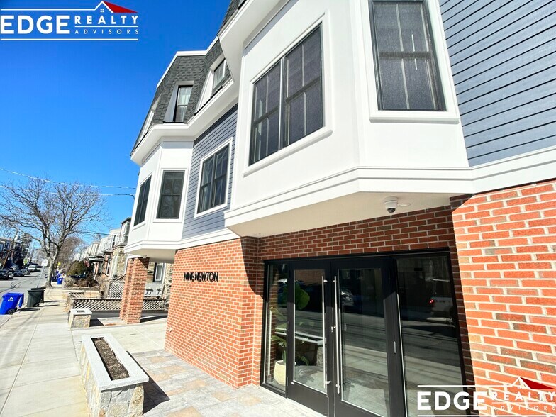 Building Photo - 168 Newton St