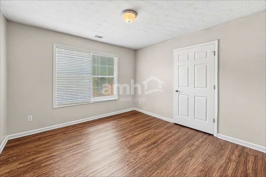 Building Photo - 1558 Great Shoals Cir