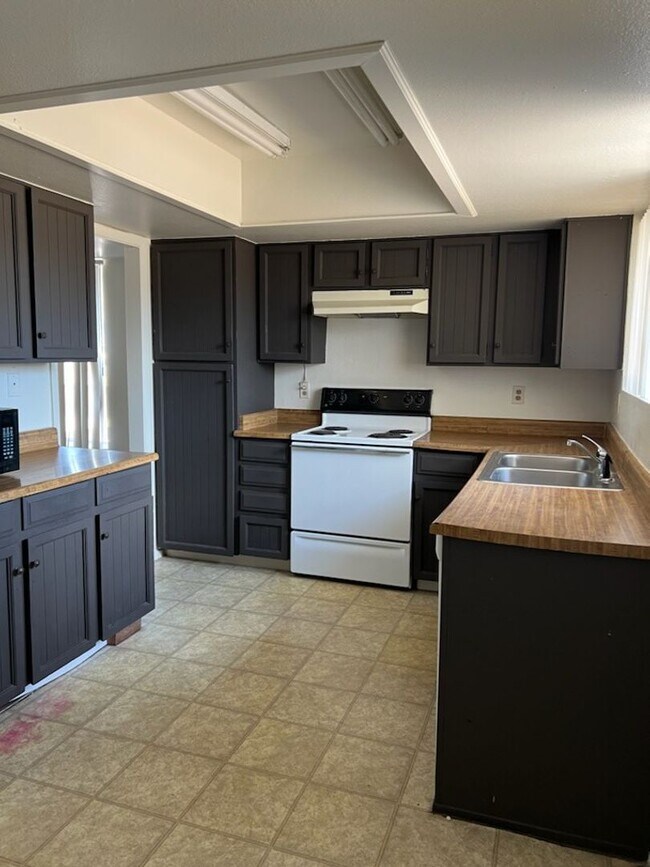 Building Photo - Charming 3 Bed 2 Bath home in Mesa with co...