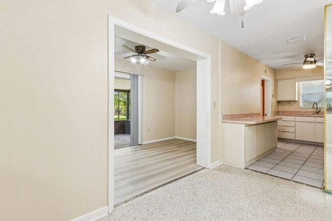 Building Photo - 2406 Husson Ave