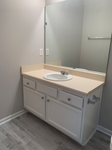 Building Photo - 289 Silver Ridge Dr