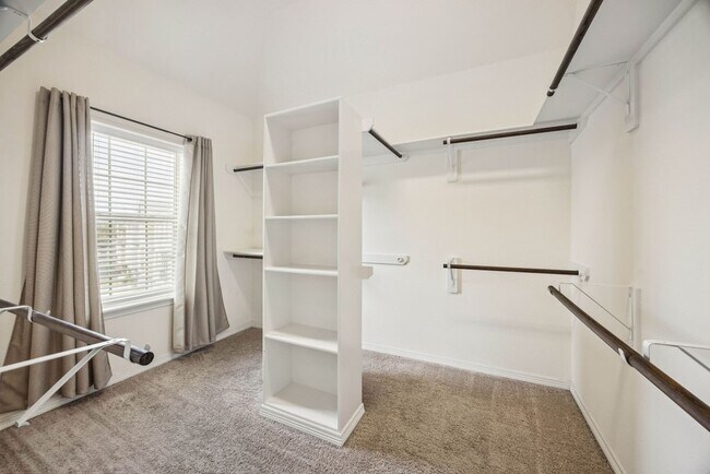 Building Photo - 12247 Oxford Cres Cir