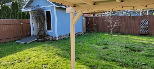 Building Photo - CUTE SINGLE LEVEL DUPLEX - CASCADE PARK