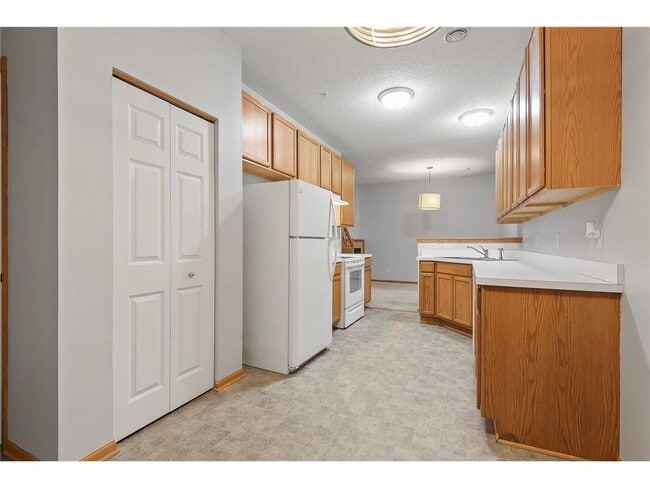 Building Photo - 5020 Holly Ln N