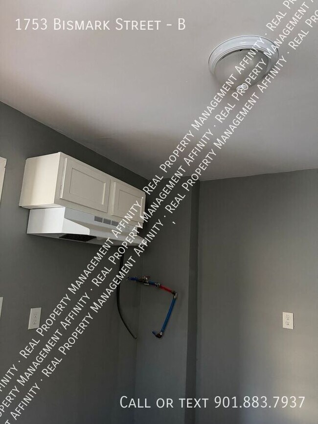 Building Photo - 1753 Bismark St