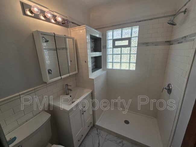 Building Photo - 4225 N 26th St