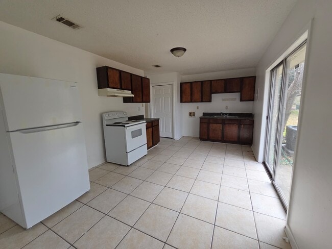 Building Photo - 4119 Karen St