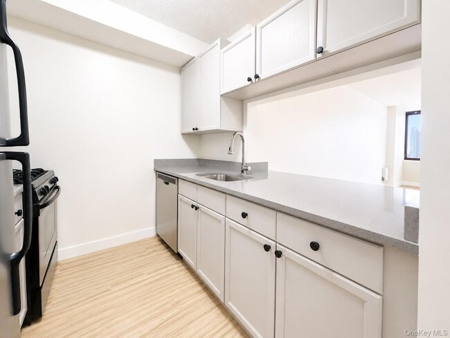 Building Photo - 4-74 48th Avenue Unit 30-J