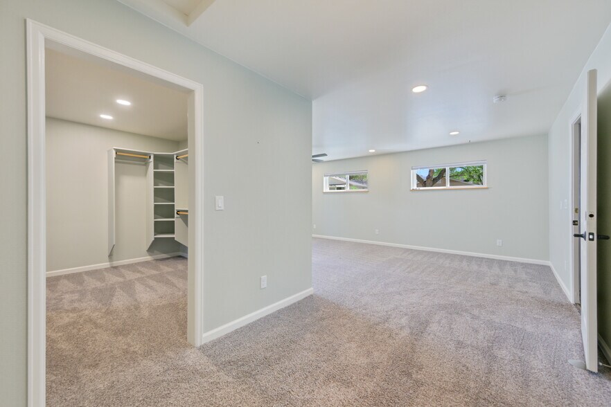 Building Photo - 122 Davis Cir
