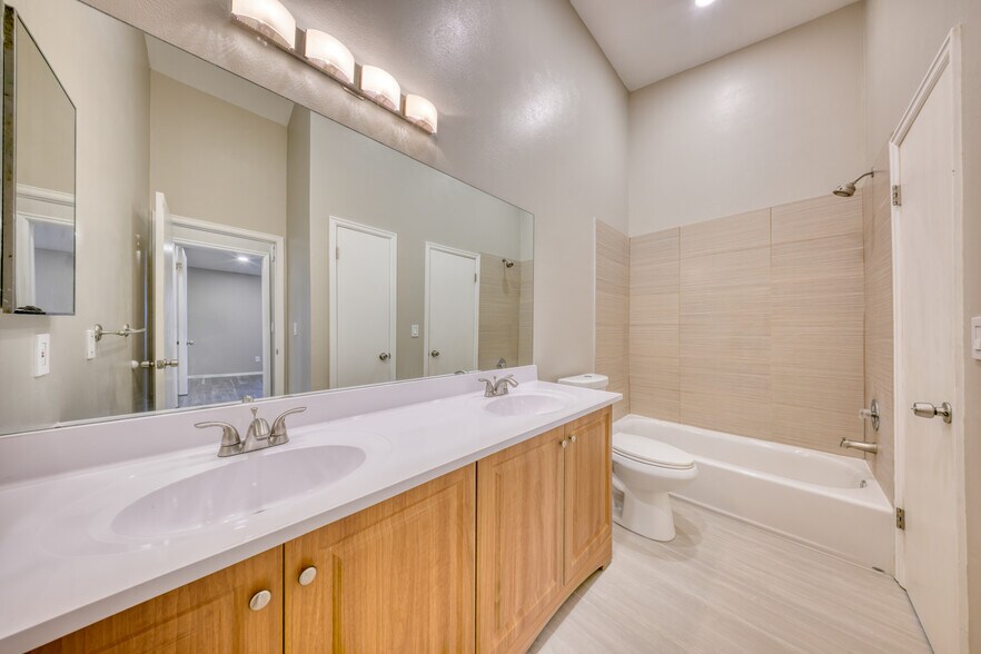 Building Photo - 5403 W 76th Ave