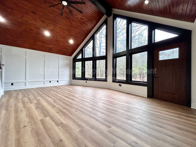 Building Photo - 1505 N Green Creek Rd