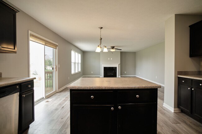 Building Photo - 4BDRM, 2.5 BA with finished basement in Westminster