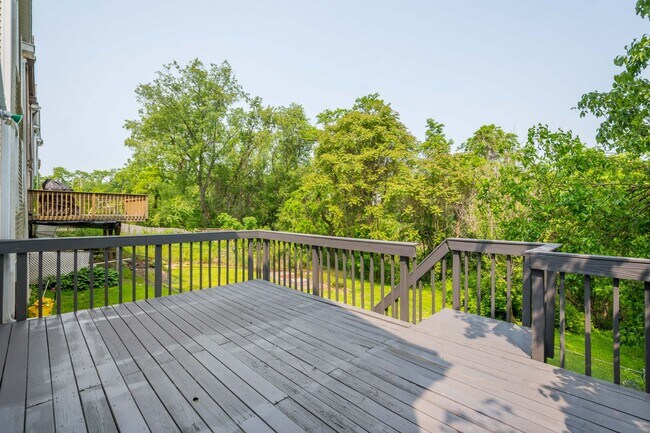 Building Photo - Stunning 2 bedroom home in Carrick availab...