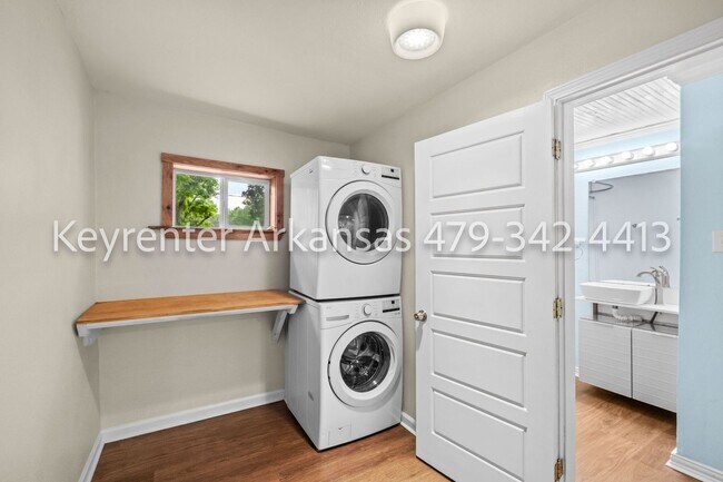 Building Photo - Classic Fayetteville Charm Near Dickson Street with Stunning Outdoor Space