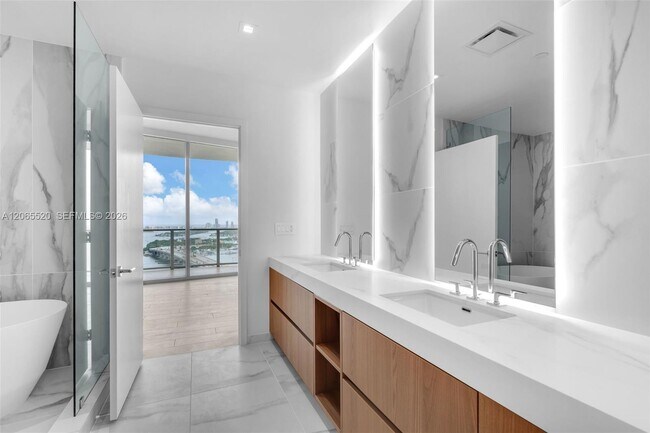 Building Photo - 1400 Biscayne Blvd