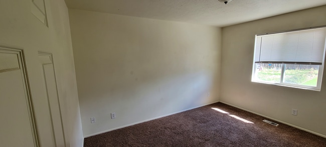 Building Photo - 1634 Northfield Rd